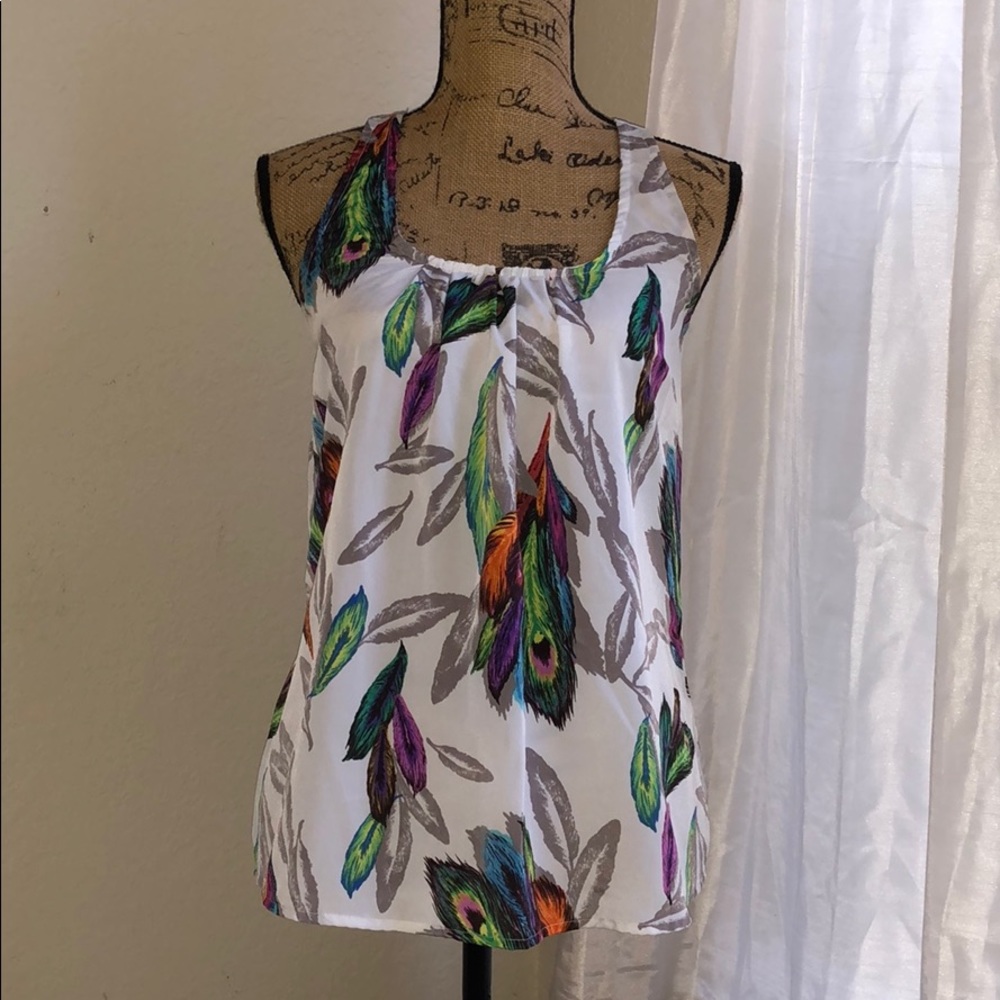 Colorful feather top. Medium. Rainbow 🌈